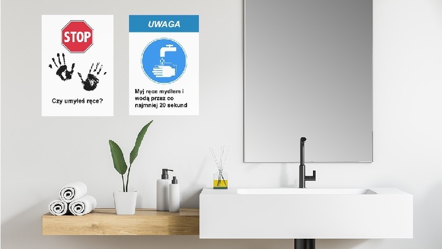 Etichete informative plasate pe peretele de lângă chiuvetă