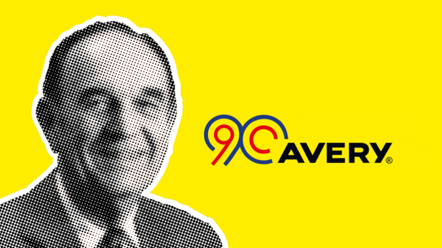 fotografie cu Stan Avery și logo-ul Avery's 90th anniversary pe fundal galben