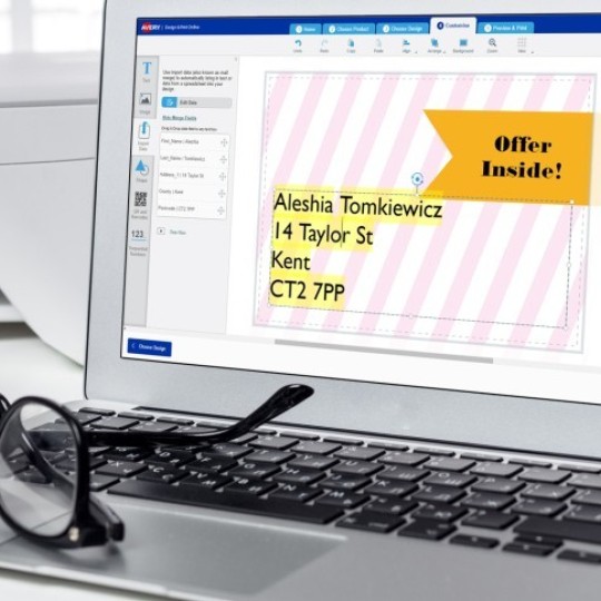 Utilizarea funcției de importare a datelor de la Avery Design & Print
