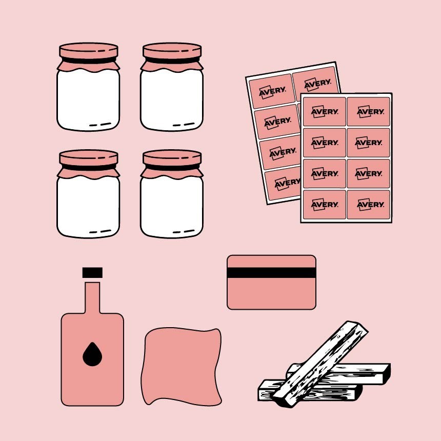 O prezentare a materialelor necesare pentru un proiect "fă-o singur" (DIY): patru borcane albe, o coală cu etichete roz "AVERY", o sticlă roz cu lichid, o lavetă, o racletă (un card pentru netezire) și bețișoare de lemn.