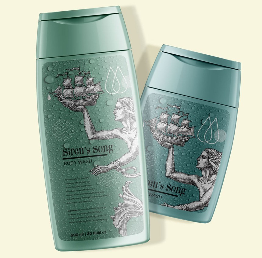 Două sticle verzi de gel de duș "Siren's Song". Eticheta prezintă o grafică stilizată a unei sirene care ține o corabie, iar pe suprafața sticlei sunt vizibile picături de apă.