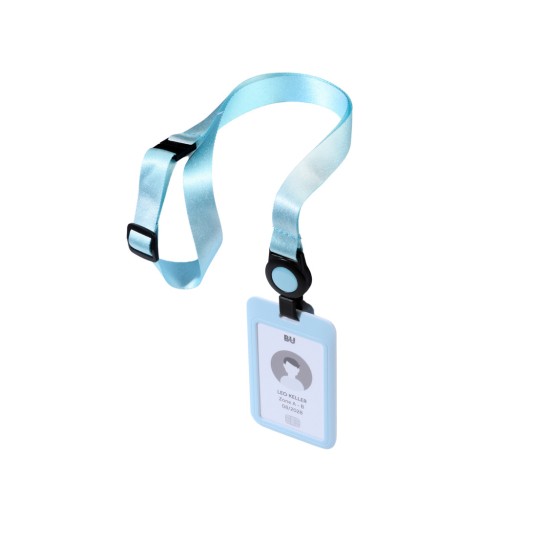 Imaginea arată un ecuson de identificare cu un șnur albastru. Ecusonul include un nume, 'LEO KELLER', și text care indică o zonă specifică și o dată.