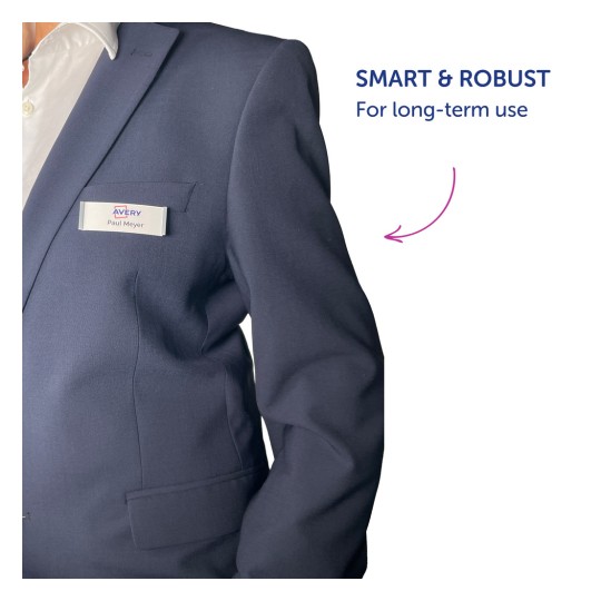 Imaginea arată o persoană îmbrăcată într-un costum închis la culoare, cu o etichetă pe care scrie 'Paul Meyer'. Există o notă care spune 'SMART & ROBUST Pentru utilizare pe termen lung'.