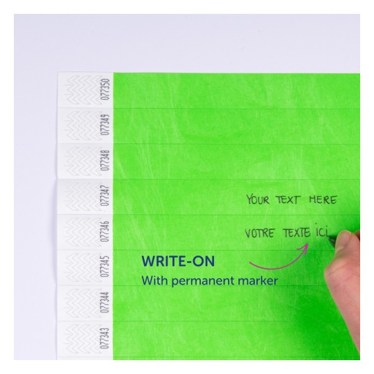 Imaginea prezintă etichete verzi pe care se poate scrie, destinate utilizării cu markere permanente. Acestea au spațiu pentru text scris de mână și o margine cu un model ondulat.