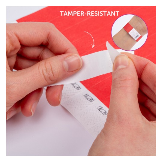 O imagine care arată mâini dezlipind o etichetă de siguranță de pe o suprafață roșie. Eticheta prezintă un model și cuvântul 'TAMPER-RESISTANT' este afișat în partea de sus. Un detaliu mărit ilustrează eticheta folosită pe un încheietura mâinii.