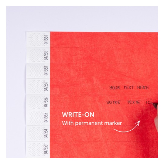 Imaginea arată o suprafață roșie cu linii pentru scriere. Include o etichetă care indică să se scrie pe ea cu un marker permanent și conține text bilingv: „YOUR TEXT HERE” și „VOTRE TEXTE ICI”.