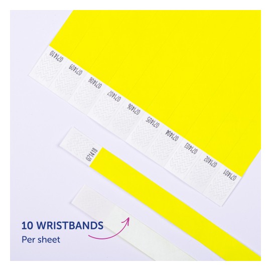 Imaginea arată un set de brățări galbene cu o secțiune pentru etichete. Sunt zece brățări pe foaie, unele sunt desprinse și așezate lângă foaie.