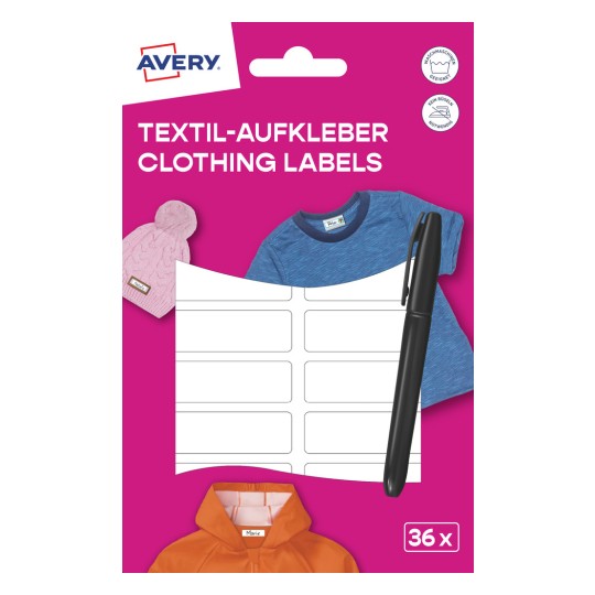 Imaginea prezintă un ambalaj pentru etichete de îmbrăcăminte de la Avery, incluzând un fundal roz, un exemplu de cămașă albastră, un hanorac portocaliu și o căciulă tricotată roz. Indică caracteristici ale etichetelor și include un stilou negru.