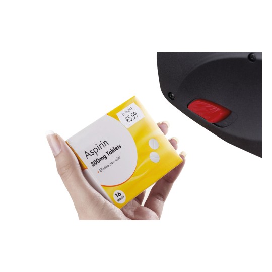 Imaginea arată o mână ținând o cutie de comprimate de Aspirin 300 mg, cu prețul de 5,99 €, și un scanner de coduri de bare în fundal.