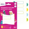 Imaginea arată un pachet de etichete rezistente la apă de la Avery. Ambalajul este roz aprins, cu diverse etichete colorate afișate, inclusiv opțiuni verzi, galbene și albastre, împreună cu câteva recipiente etichetate.