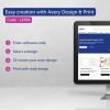Imaginea promovează crearea ușoară cu software-ul Design & Print de la Avery, oferind instrucțiuni pentru utilizarea software-ului pe baza unui cod specific. Include pași pentru introducerea unui cod software, selectarea unui design, crearea unui design personalizat și imprimarea folosind îmbinarea corespondenței.