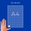 Mână lângă o foaie A4 cu grilă de pătrate de 25x25 mm și un pătrat alb?