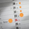 Imaginea arată o pagină de calendar cu date de la 17 la 30, evidențiind evenimentele pe 20, 21, 22 și 24, inclusiv numele 'Peter' scris pe 24.