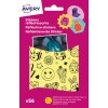 Imaginea prezintă ambalajul autocolantelor reflectorizante de la Avery, care conține diverse desene amuzante menite să sporească vizibilitatea. Include o fotografie a unui copil cu un ghiozdan și grafice colorate.