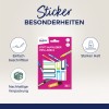 Imaginea prezintă un pachet de etichete pentru pix de la Avery, evidențiind atributele lor, cum ar fi ușurința de a scrie pe ele, aderența puternică și ambalajul ecologic.